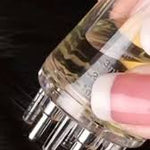 Masajeador 2‑en‑1: aplica tu serum y activa tu cuero cabelludo